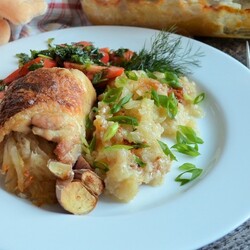 Куриные бёдра с картофелем и сыром