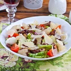 Рецепт легкого салата с мясом | Меню недели