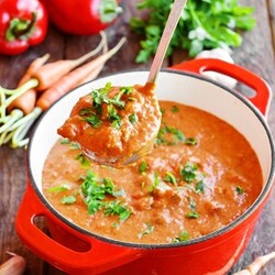 Говядина в соусе из овощей