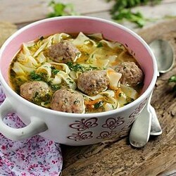 Рецепт домашнего супа-лапши с фрикадельками | Меню недели
