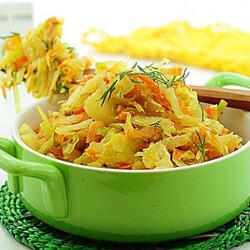 Рецепт жареной капусты с яйцом | Меню недели