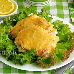 Горбуша, тушёная в сливках под сырной корочкой