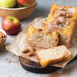 Яблочный кекс с миндалем и заливкой | Меню недели