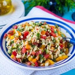 Итальянский салат с орзо и базиликом | Меню недели