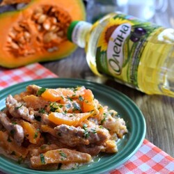 Курица с тыквой в сметанном соусе