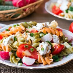 Рецепт салата из пасты с овощами и творогом | Меню недели
