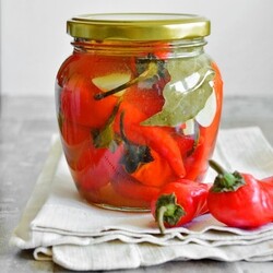 Маринованный острый перец с медом