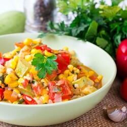 Кукурузное рагу с перцем и кабачками | Меню недели