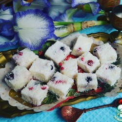 Легкий молочный десерт с ягодами