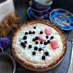 Песочный пирог с чёрной смородиной