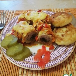 Рулетики из свинины под овощным одеялом