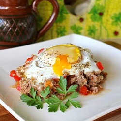 Жаренный фарш с овощами и яйцом | Меню недели