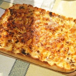 Киш лорен с грибами и копченым мясом