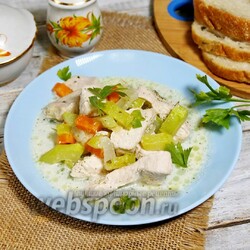 Webspoon.ru в Instagram: «ИНДЕЙКА В СМЕТАННОМ СОУСЕ Приготовим индейку кусочками в сметанном соусе. Как дополнение будем использовать кабачок, лук и морковь, которые…»