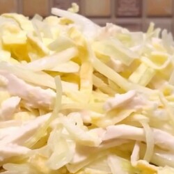 Алена Митрофанова - рецепты в Instagram: «Ингредиенты: 4 яйца 250 гр куриного филе 300 гр капусты 0,5 крупной луковицы 1 ст.л. уксуса 9% 1 ст.л. воды по щепотке - сахара и соли 1…»