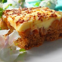 Яблочный пирог с нежным кремом