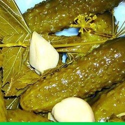 Оригинальный рецепт хрустящих огурчиков.