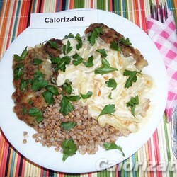 Печенка с луково-сметанным соусом