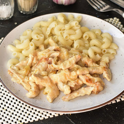 Бефстроганов из курицы со сметаной