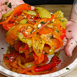 САМЫЕ ВКУСНЫЕ МАРИНОВАННЫЕ ПЕРЧИКИ... | Интересный контент в группе Готовим просто! Гиф и Видео по секрету с интернету