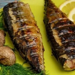 Рецепт сочного шашлыка из скумбрии в необычном маринаде