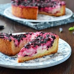 Пирог с жимолостью - 5 простых и вкусных рецептов пошагово