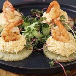 Креветки с ананасом