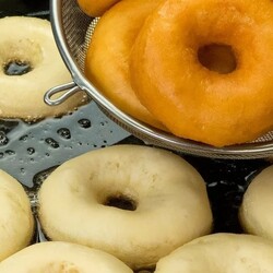 С этим десертом невозможно ошибиться! Мой любимый рецепт пышных пончиков! | Appetitno.Tv — Смотреть в Эфире