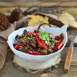 Пикантная закуска из вешенок