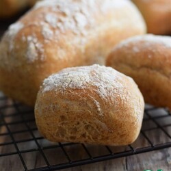 Простой серый хлеб