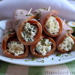 Рецепт: Рулетики из ветчины с сырной начинкой на RussianFood.com