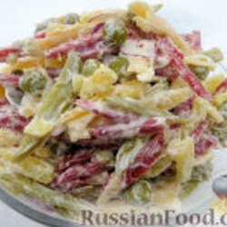 Рецепт: Салат "Охотничий" с копченой колбасой на RussianFood.com