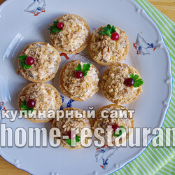 Салат в тарталетках с копченой курицей и грибами - Домашний Ресторан