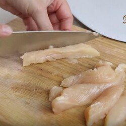 Салат с курицей - это не просто салат, а настоящий праздник вкуса.