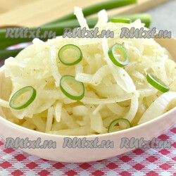 Лук, маринованный с яблочным уксусом, к шашлыку