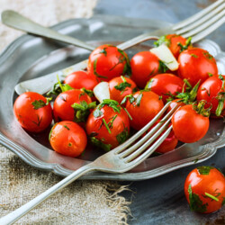 Быстрые малосольные помидоры