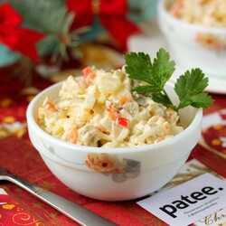 Салат Оливье с крабовыми палочками