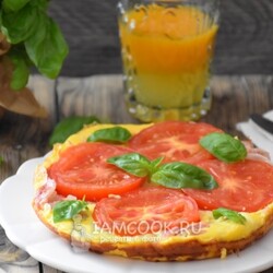 Омлет с ветчиной и помидорами — рецепт с фото