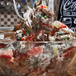 Мясо, перец болгарский, огурцы соленые, лук