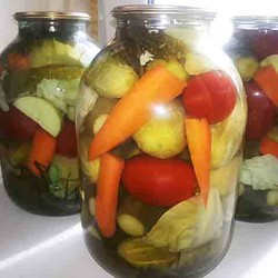 Хрустящие консервированные огурцы. Рецепт "Ассорти" на зиму