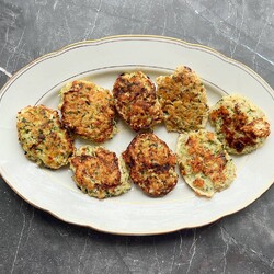 Котлеты из минтая.  Картошка, лук.