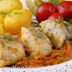 3 рецепта рыбы на сковороде с луком, в томате, тефтели