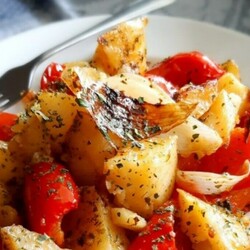 Картофель в духовке с овощами