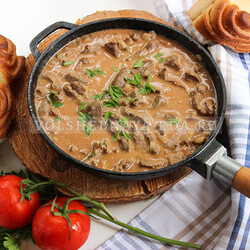 Говяжья печень в томатно-сметанном соусе