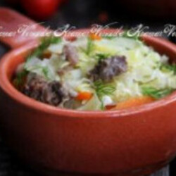 Тушёная капуста с тушёнкой на сковороде