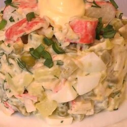 Салат оливье с крабовыми палочками - классический рецепт