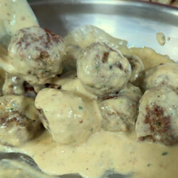 Макароны с мясными шариками