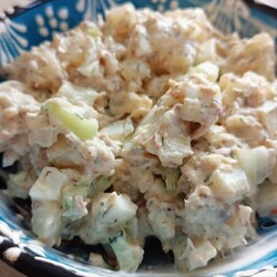 Салат: консервы картошка яйца огурцы лук майонез