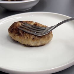 Котлеты с жареным луком