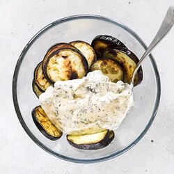 Салат: баклажаны, помидоры, лук, чеснок, майонез